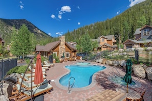 Outdoor pool - Cozy River Run Condo - Fireplace & Clubhouse with Pool & Hot Tub (Keystone)