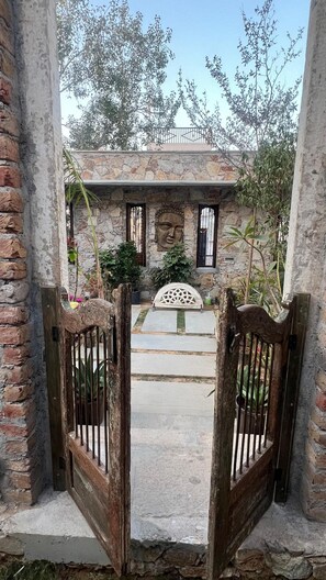 Property grounds - First Courtyard (Mandawa)