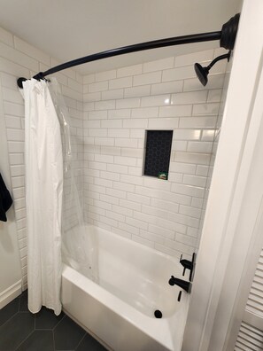 Dusche, Handtücher, Seife, Toilettenpapier