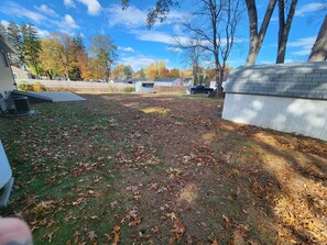 Property grounds - Adorable 3-bedroom 2-bath House in quiet, safe, kid/pet friendly neighborhood. (Enfield)