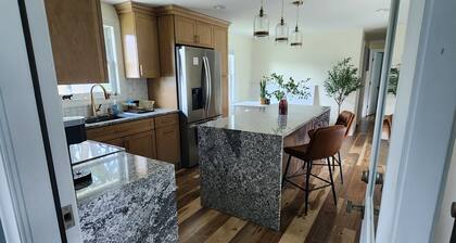 Adorable 3-bedroom 2-bath House in quiet, safe, kid/pet friendly neighborhood.