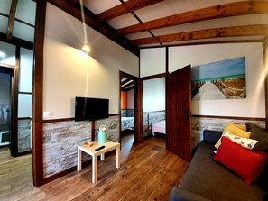 Iron/ironing board, WiFi, bed sheets - Onzapera home beach/terrace/gard (Ubiarco)