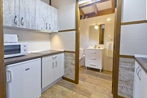 Fridge, microwave, stovetop, coffee/tea maker - Onzapera home beach/terrace/gard (Ubiarco)