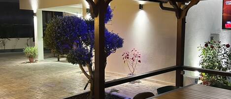 屋外ダイニングエリア