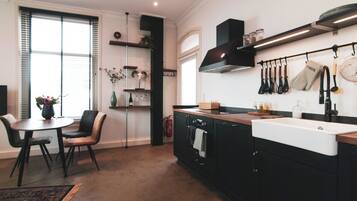 Micro-ondes, four, lave-vaisselle