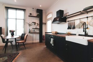 Microondas, horno y lavavajillas