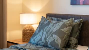 Iron/ironing board, WiFi, bed sheets