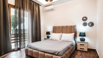 Een strijkplank/strijkijzer, wifi, beddengoed