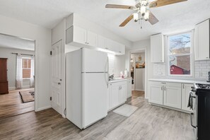 Refrigerador, horno, cafetera/tetera