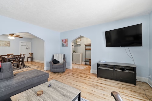 Charming St Paul Getaway 4 Bedroom Home