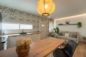 Fridge, microwave, oven, stovetop - Apartamento Urbano en el Corazón de Santander (Santander)