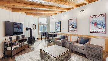 Condo, 1 Bedroom | Living area | Smart TV
