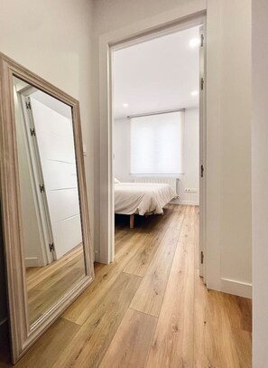 Desk, WiFi, bed sheets - central street full of light (Santander)