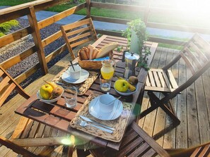 Outdoor dining - santa justa home/terrace/beach (Ubiarco)