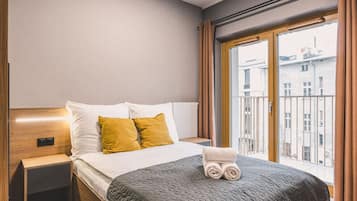 Een strijkplank/strijkijzer, reisbedje, wifi, beddengoed