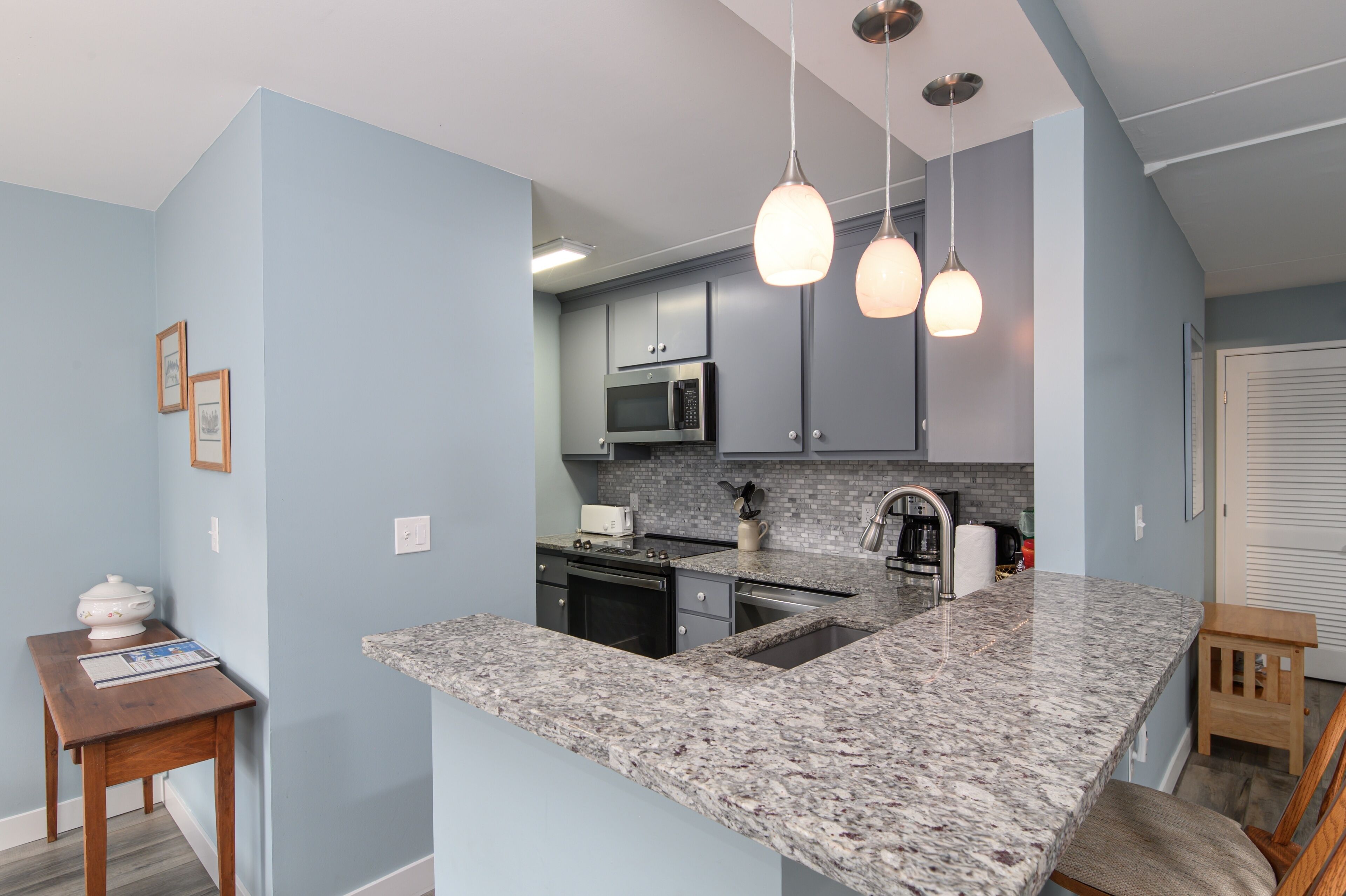 Condo, 2 Bedrooms | Private kitchen | Fridge, oven, coffee/tea maker, toaster