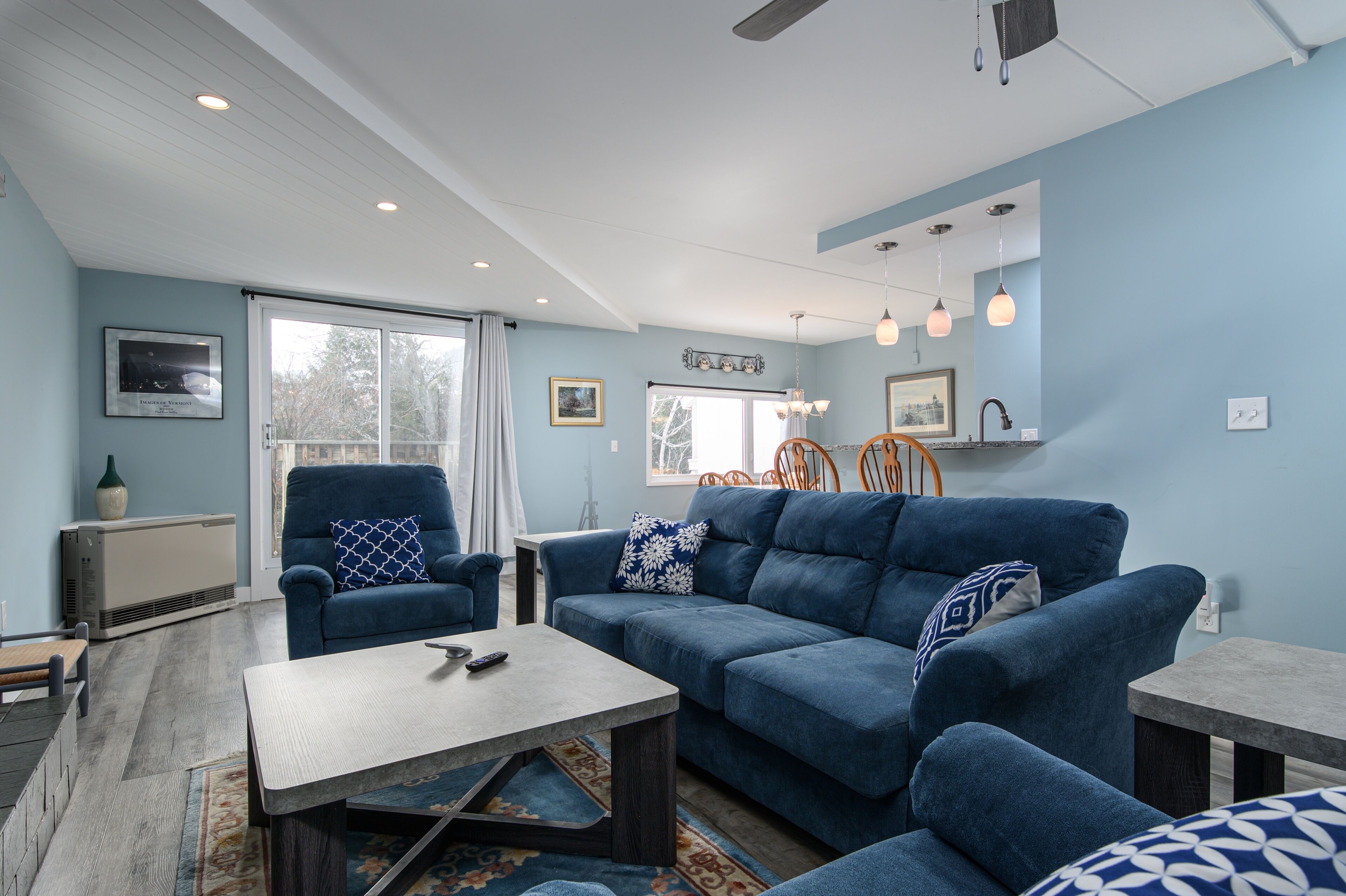 Condo, 2 Bedrooms | Living area | Smart TV