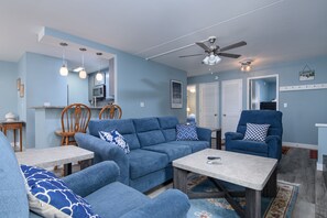 Living area - Bridges 76 2 Bedroom Condo (Warren)