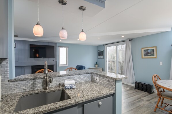 Condo, 2 phòng ngủ | Nội thất