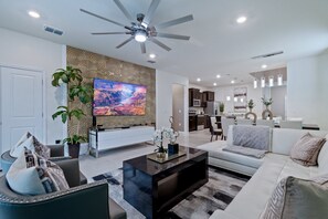 House, Multiple Bedrooms | Living area - 2207lc-windsor Island 7 Bedroom Home (Davenport)