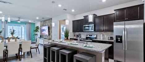 Casa, varias habitaciones | Cocina privada | Refrigerador y horno