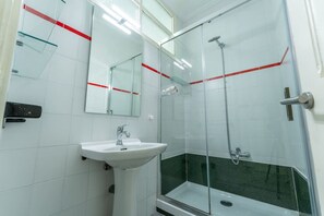 Hair dryer - Your Bright Retreat in the Heart of Santander (Santander)