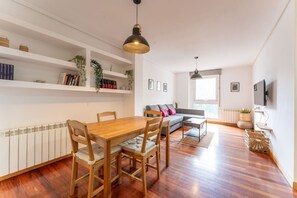Interior - central street apartment (Santander)