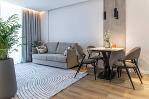 Fernseher, Stereoanlage, Arbeitsbereiche