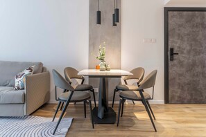 Dining - Elegant 1BR Suite w/ Balcony & Queen Bed – Germasogeia Tourist Area, Limassol (Germasogeia)