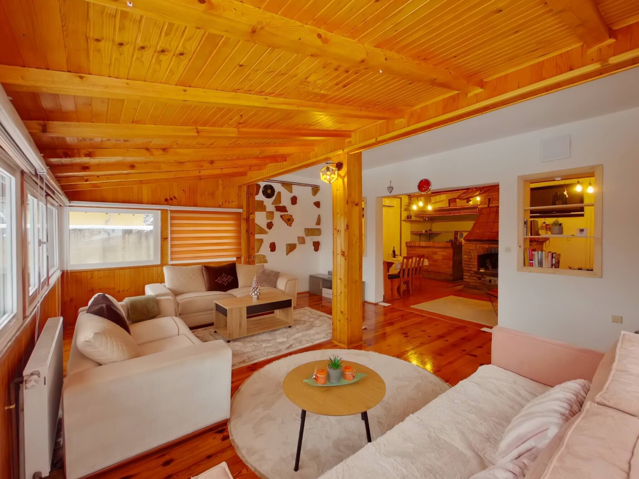 House, 4 Bedrooms, Smoking, Balcony | Living room