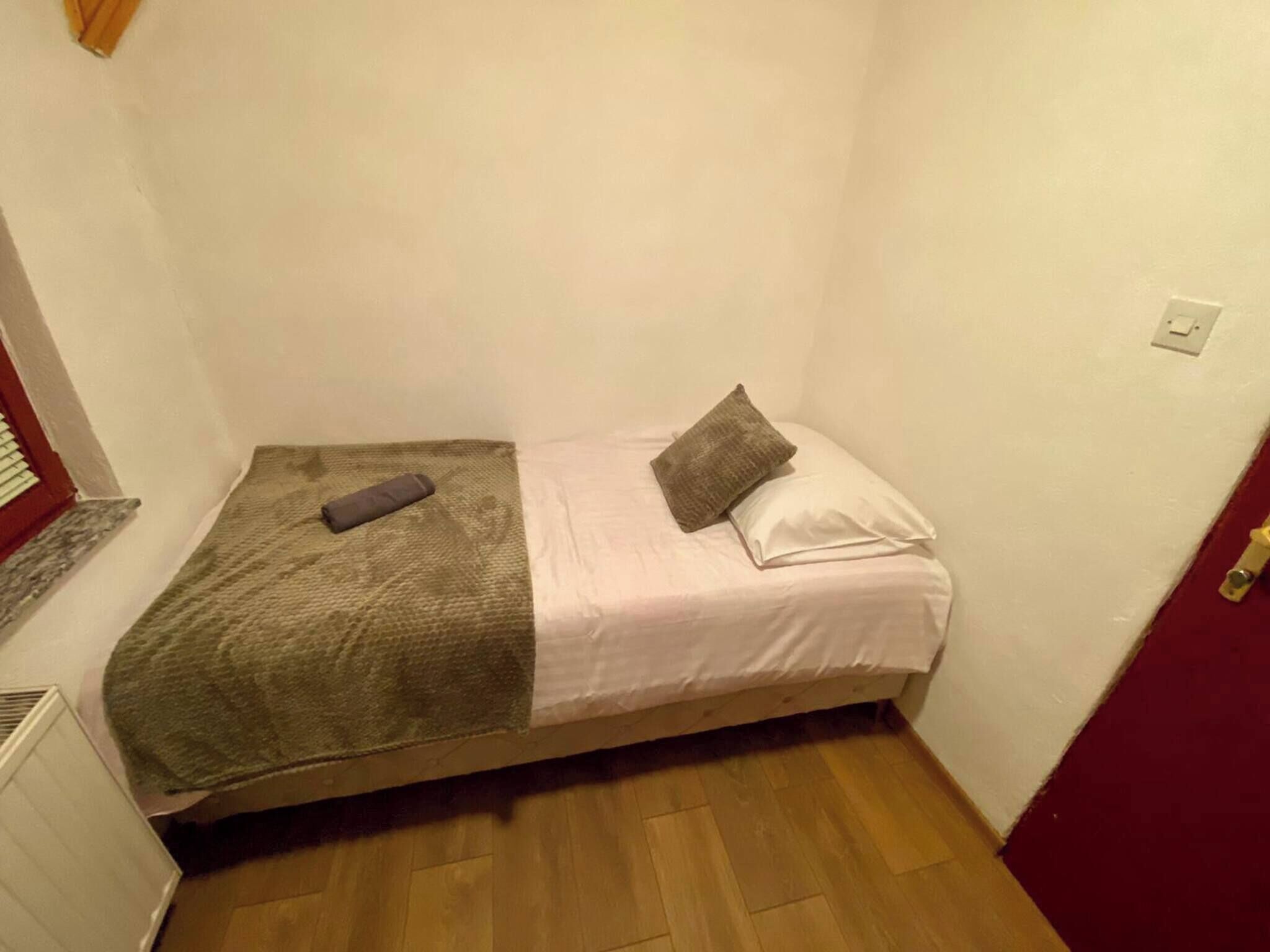 House, 4 Bedrooms, Smoking, Balcony | 4 bedrooms