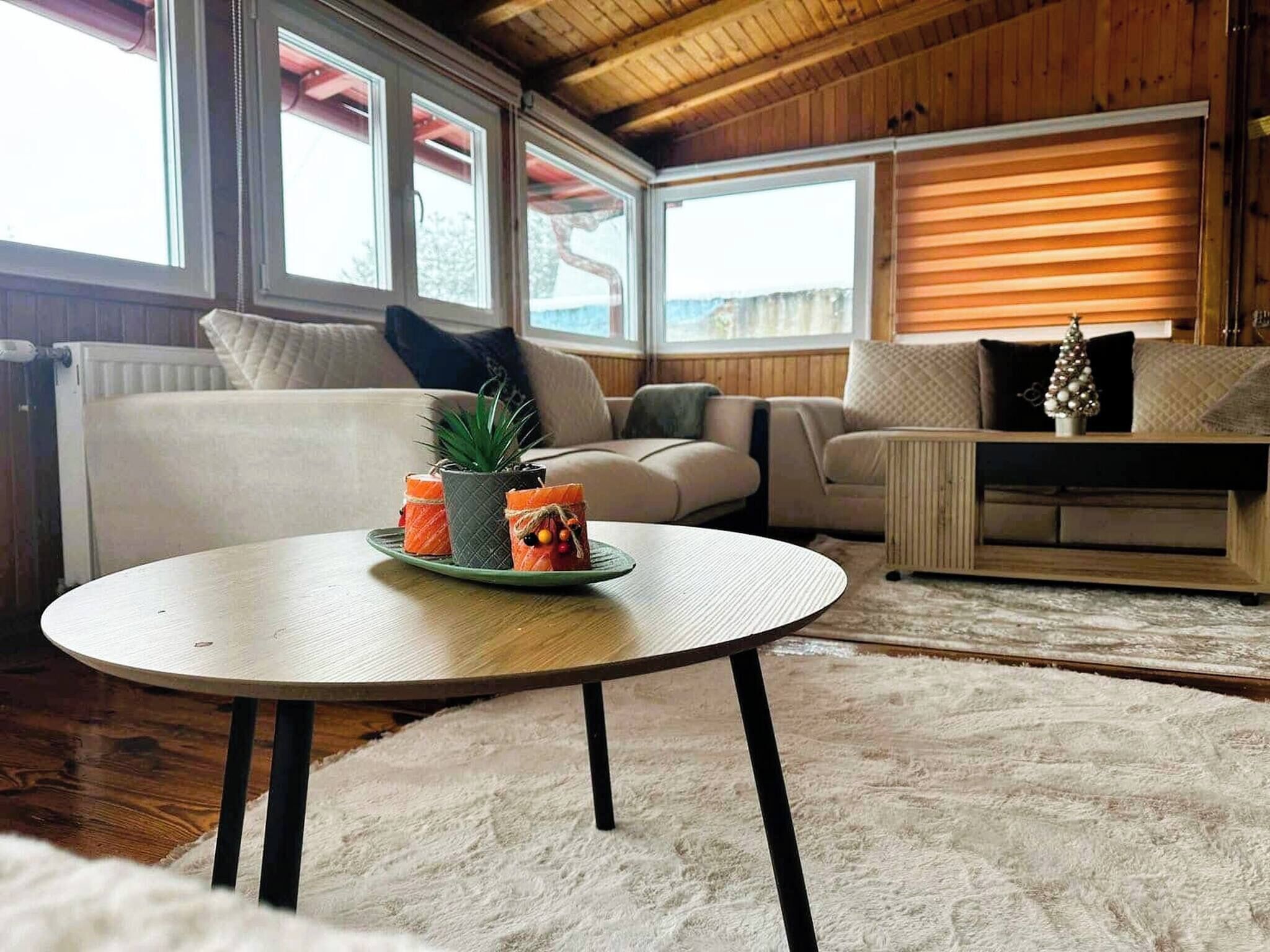 House, 4 Bedrooms, Smoking, Balcony | Living area