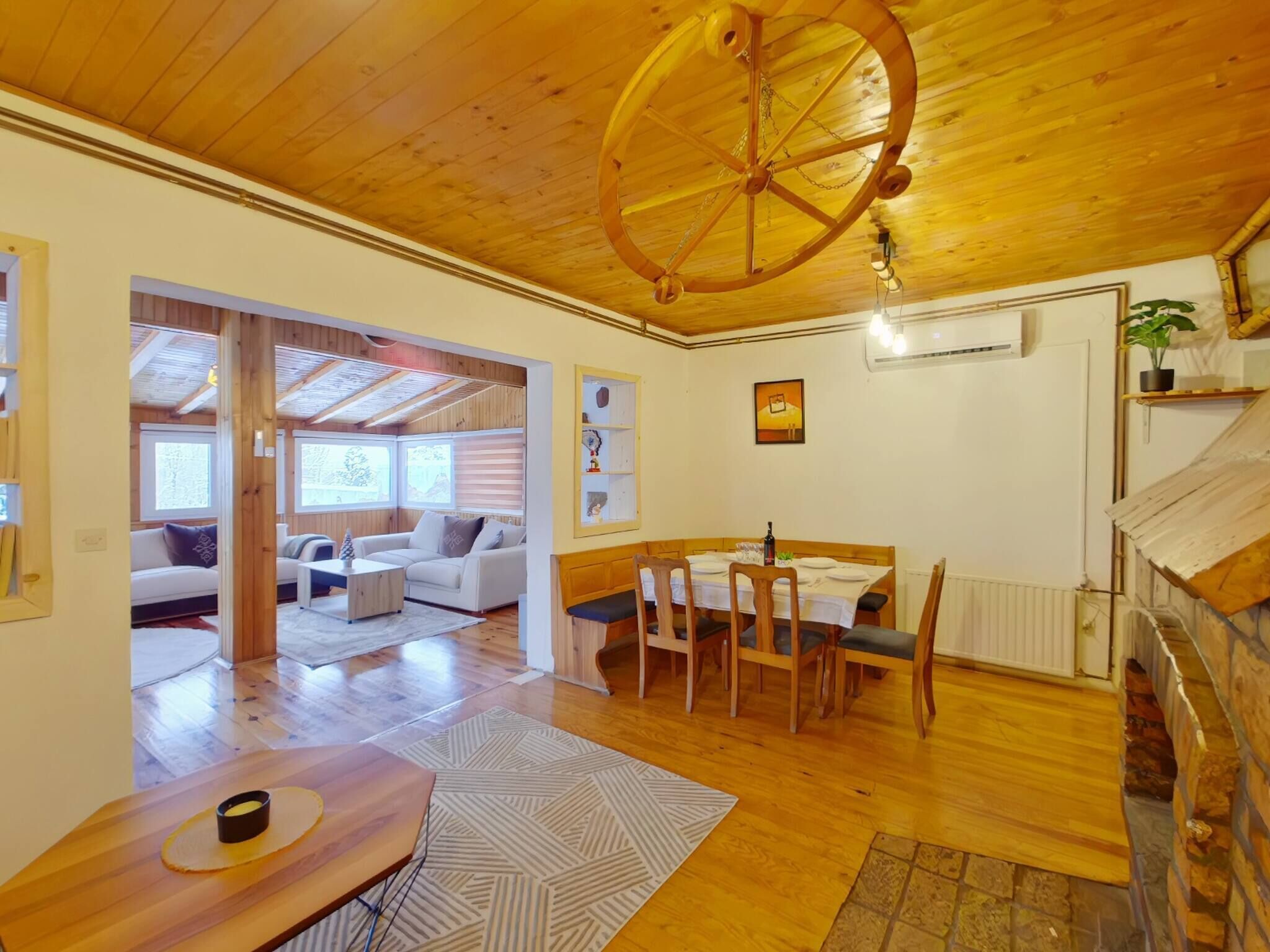 House, 4 Bedrooms, Smoking, Balcony | Dining room