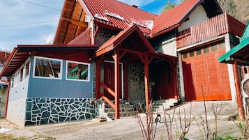 House, 4 Bedrooms, Smoking, Balcony | Exterior