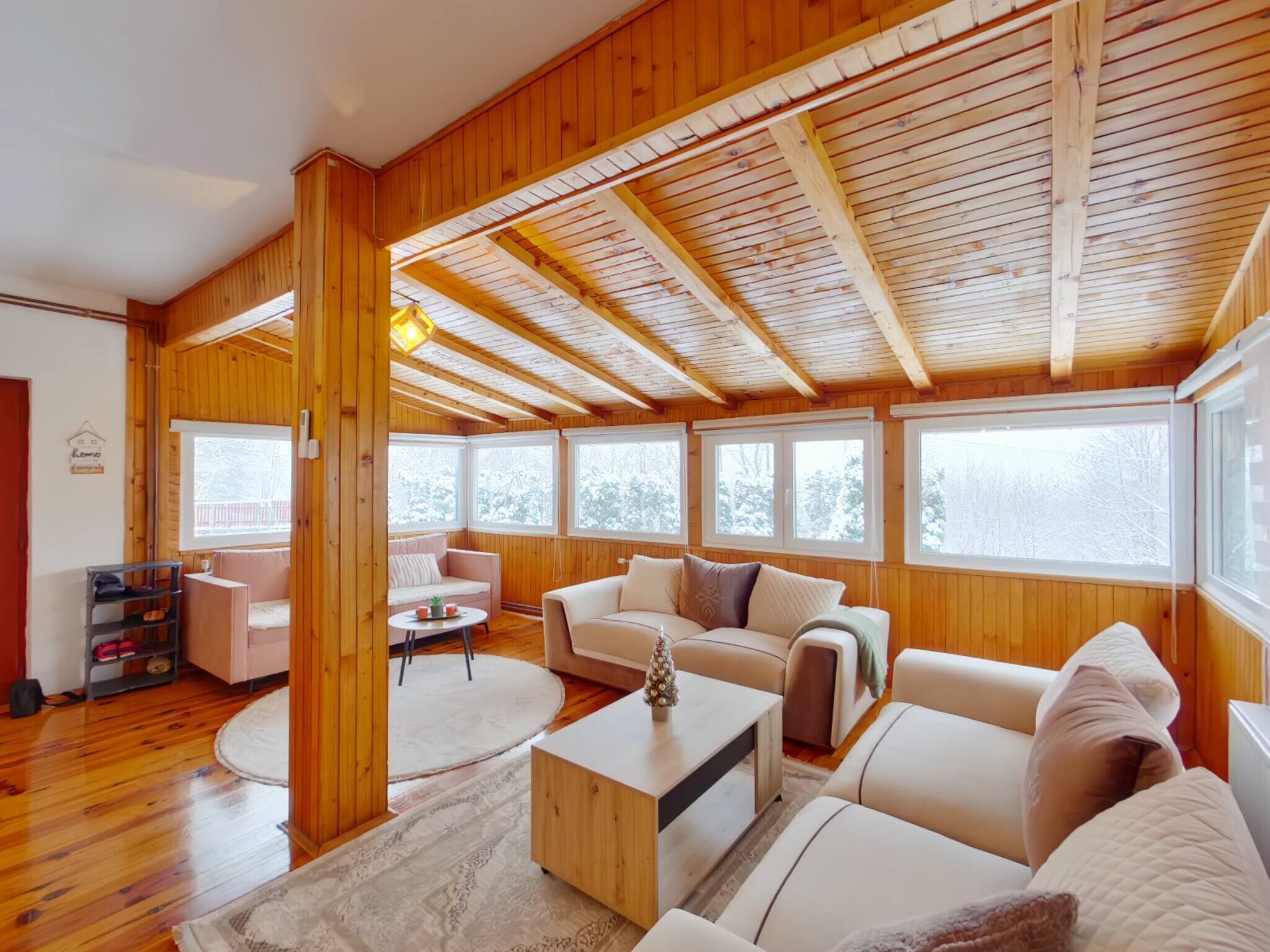 House, 4 Bedrooms, Smoking, Balcony | Living room