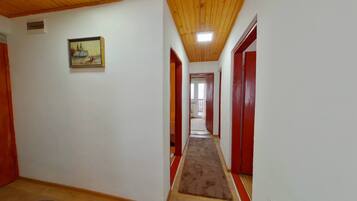 House, 4 Bedrooms, Smoking, Balcony | Bahagian dalam