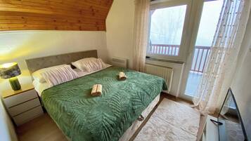 House, 4 Bedrooms, Smoking, Balcony | 4 bedrooms