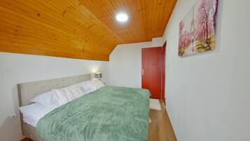 House, 4 Bedrooms, Smoking, Balcony | 4 bedrooms