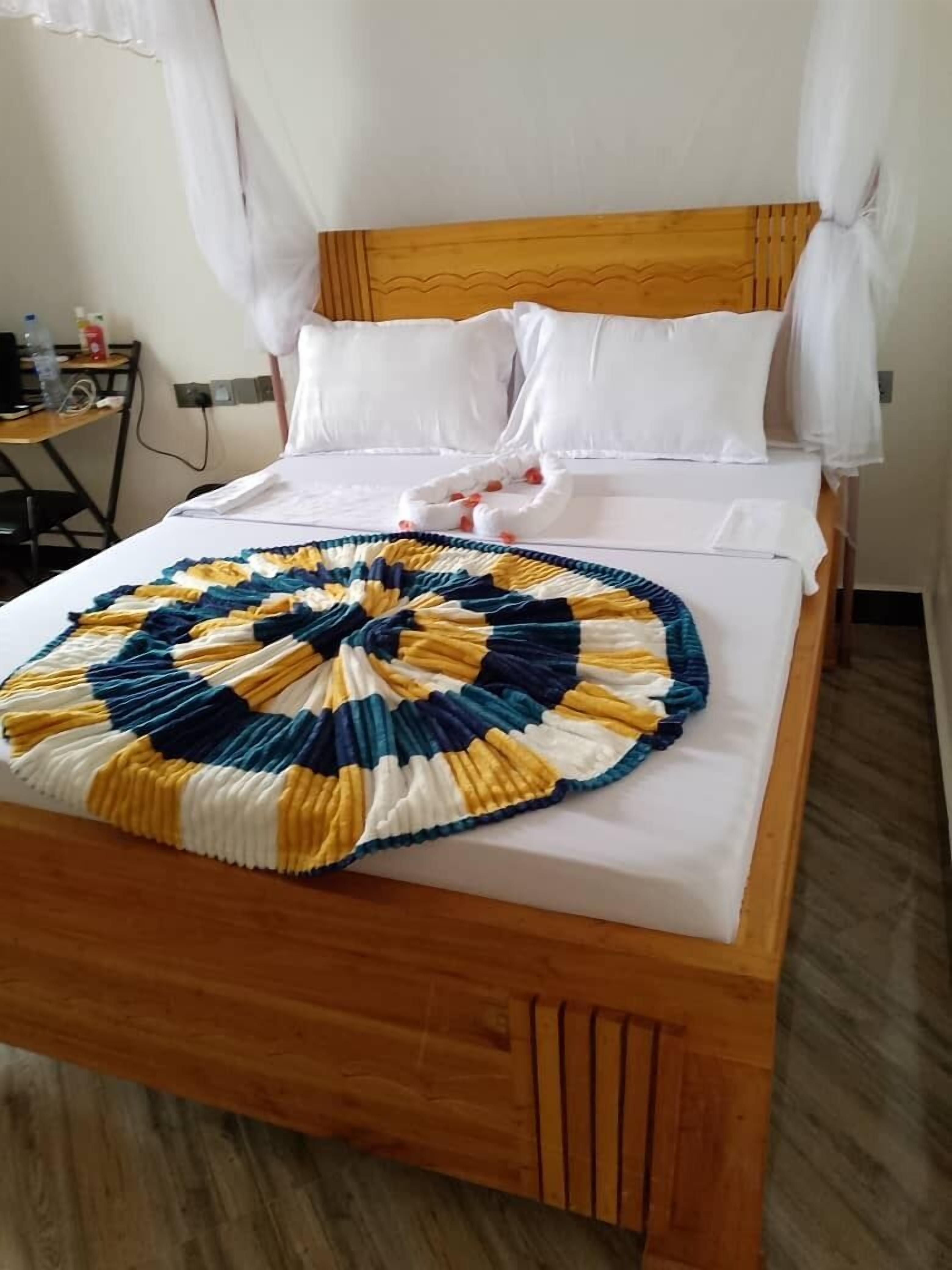 Luxury Single Room, Courtyard View | Desk, free WiFi