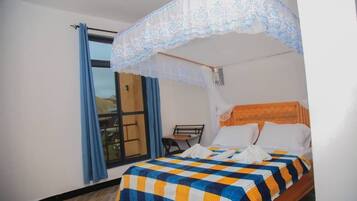 Luxury Single Room, Courtyard View | Desk, free WiFi