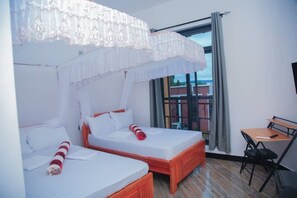 Luxury-Doppel- oder -Zweibettzimmer, Poolblick