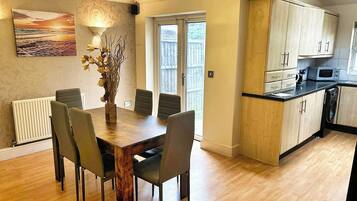 House, 3 Bedrooms, Patio, Garden View | Dining room