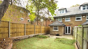House, 3 Bedrooms, Patio, Garden View | Exterior - 3 Bed Town House - Sleeps 5 - Ensuite - Off Street Parking - Pets Welcome - Wifi (Bromley)