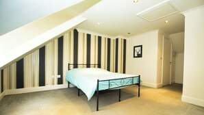 House, 3 Bedrooms, Patio, Garden View | 3 bedrooms - 3 Bed Town House - Sleeps 5 - Ensuite - Off Street Parking - Pets Welcome - Wifi (Bromley)