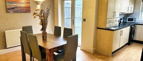 House, 3 Bedrooms, Patio, Garden View | Dining room