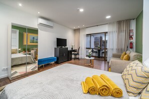 Iron/ironing board, WiFi, bed sheets - Studio 'Zizas House' with Wi-Fi and Air Conditioning (Portimão)