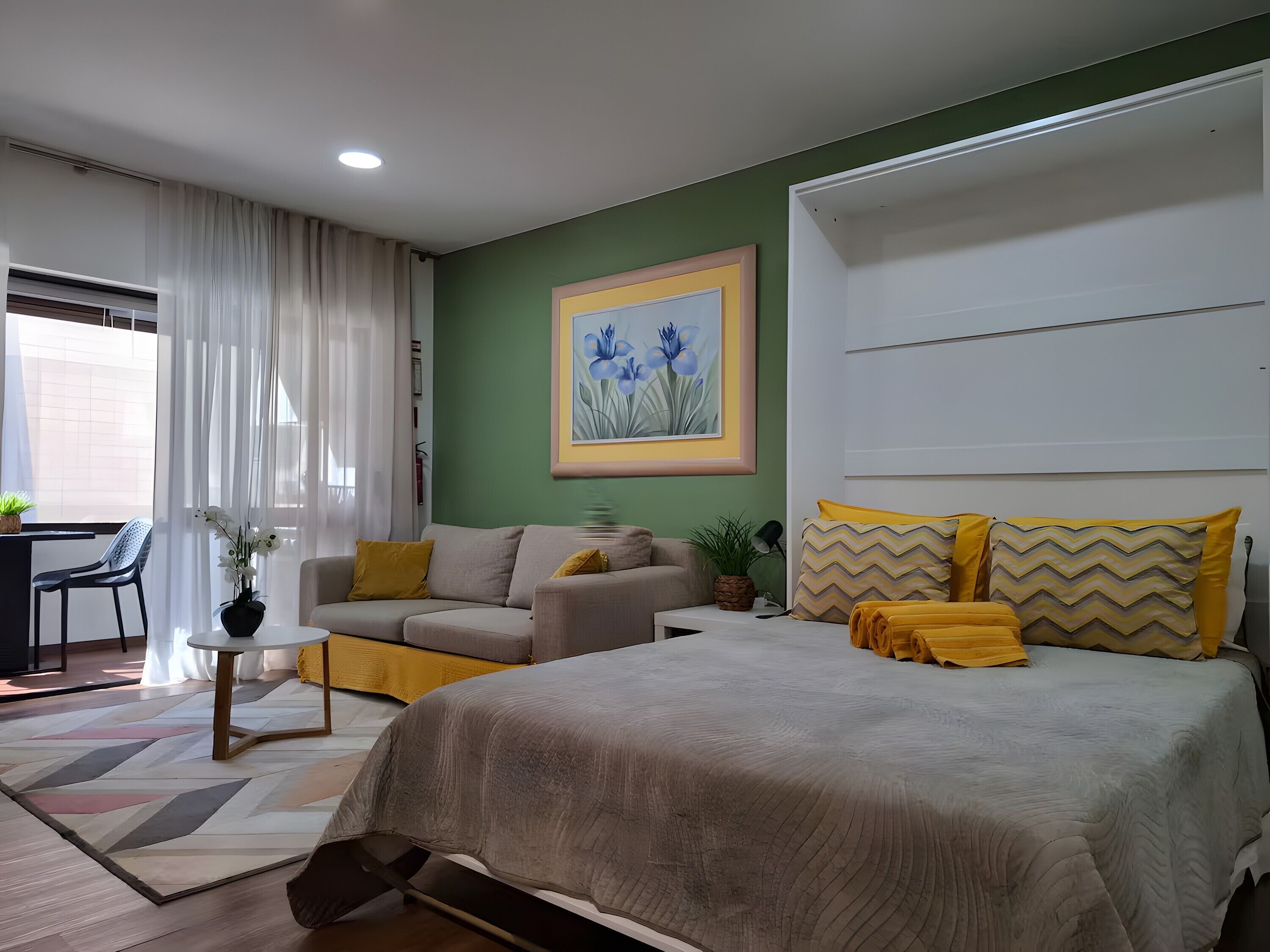 Tabla de planchar con plancha, wifi y ropa de cama 