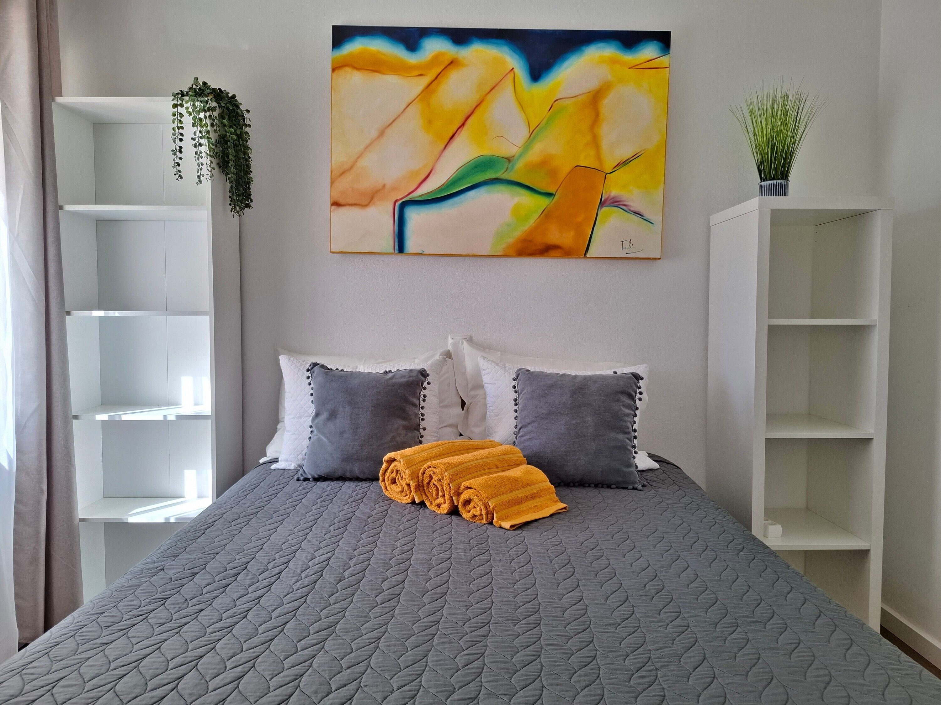 Iron/ironing board, WiFi, bed sheets