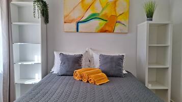 Iron/ironing board, WiFi, bed sheets