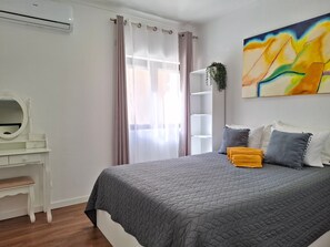 Iron/ironing board, WiFi, bed sheets - Zizas House T2 Magnificent – Holiday Apartment with Wi-Fi & Air Conditioning (Portimão)